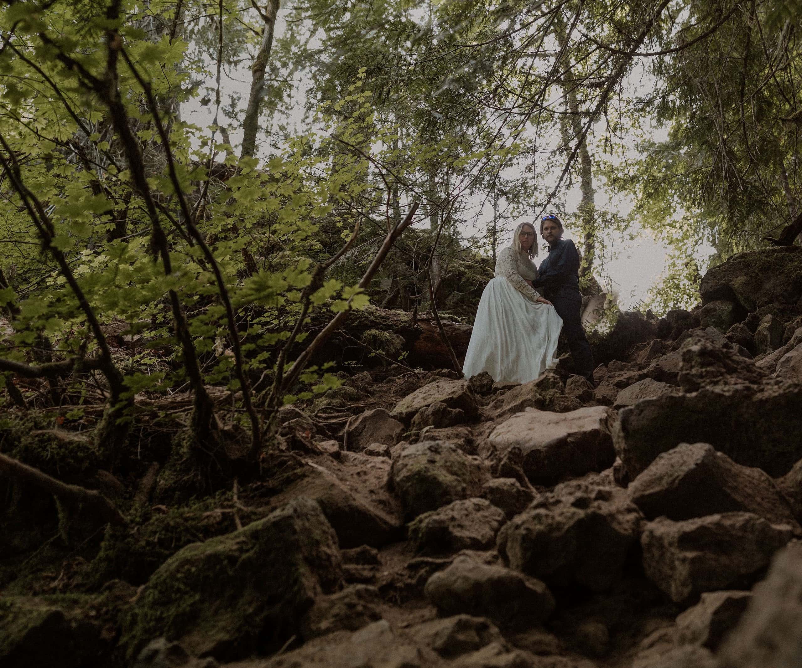 Moody adventure elopement in Oregon at the Blue Pool