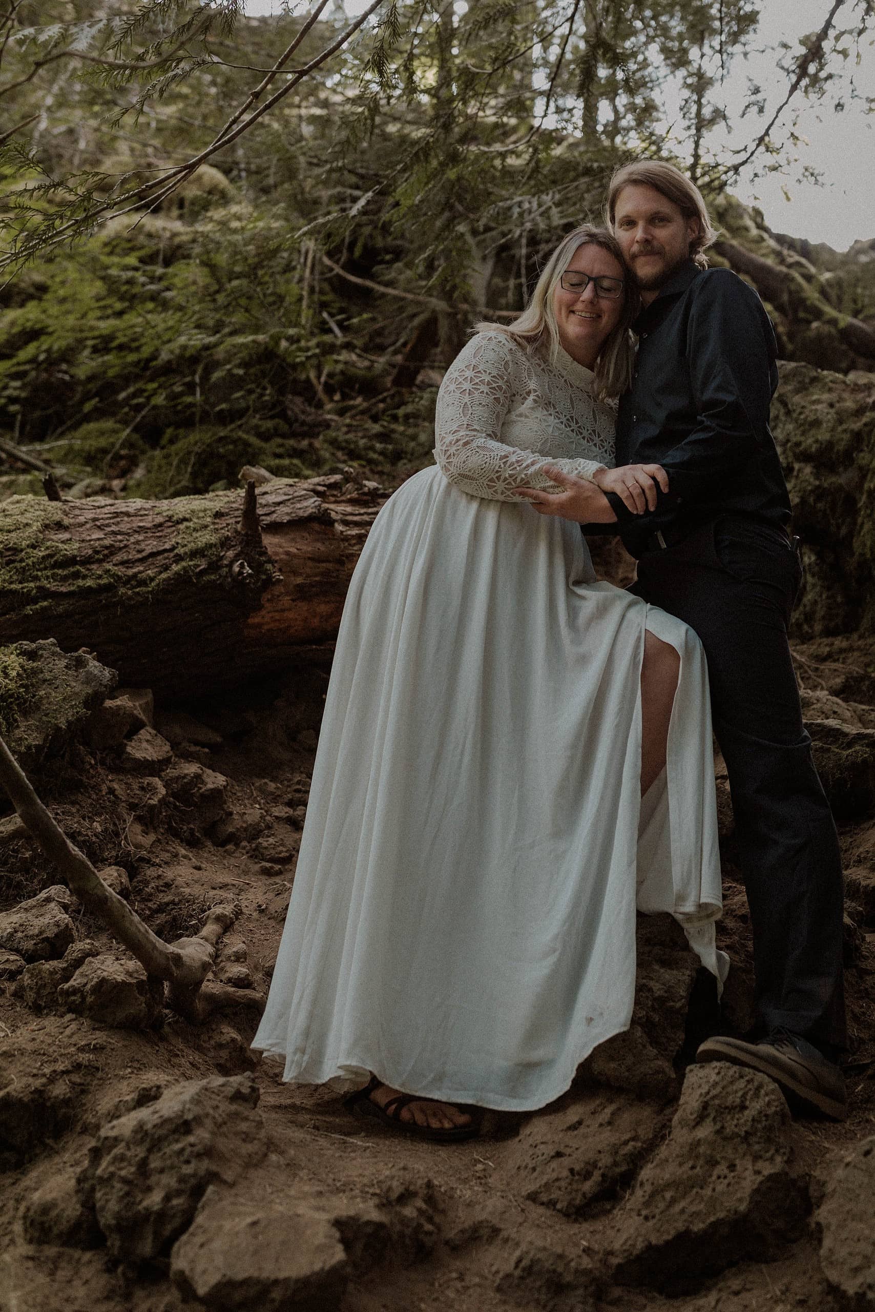 Moody elopement in Oregon at the Blue
