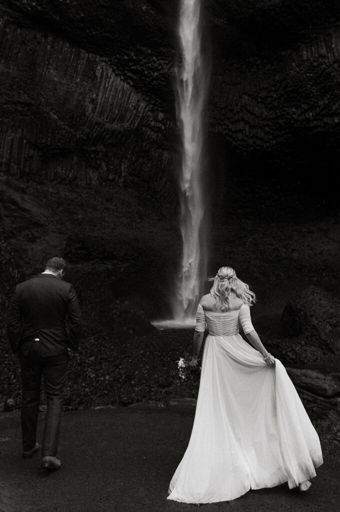 Oregon elopement at Latourell Falls