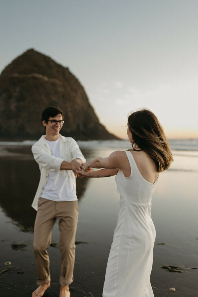 beach couples photos by Oregon photographer Black Salt Photos