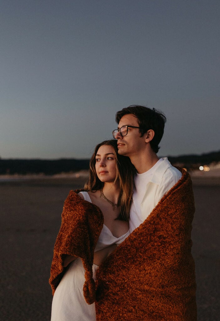 beach couples photos by Oregon photographer Black Salt Photos