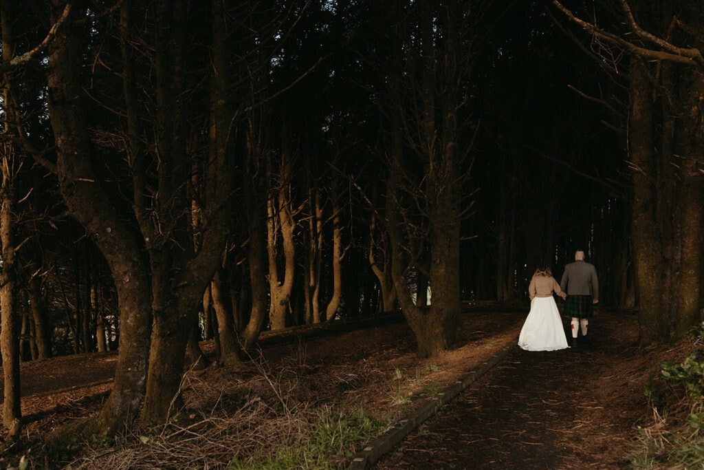bride and groom photos in an Oregon forest