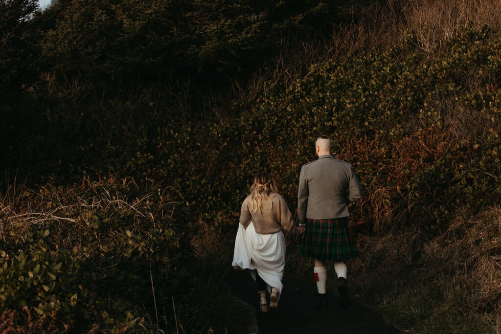 bride and groom photos in an Oregon forest