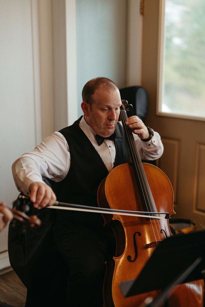 musician playing the cello during reception dinner