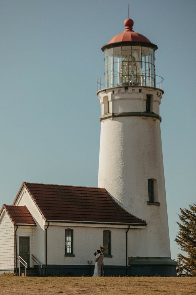 Romantic couples photos in front of the Coquille River Lighthouse in Bandon, Oregon