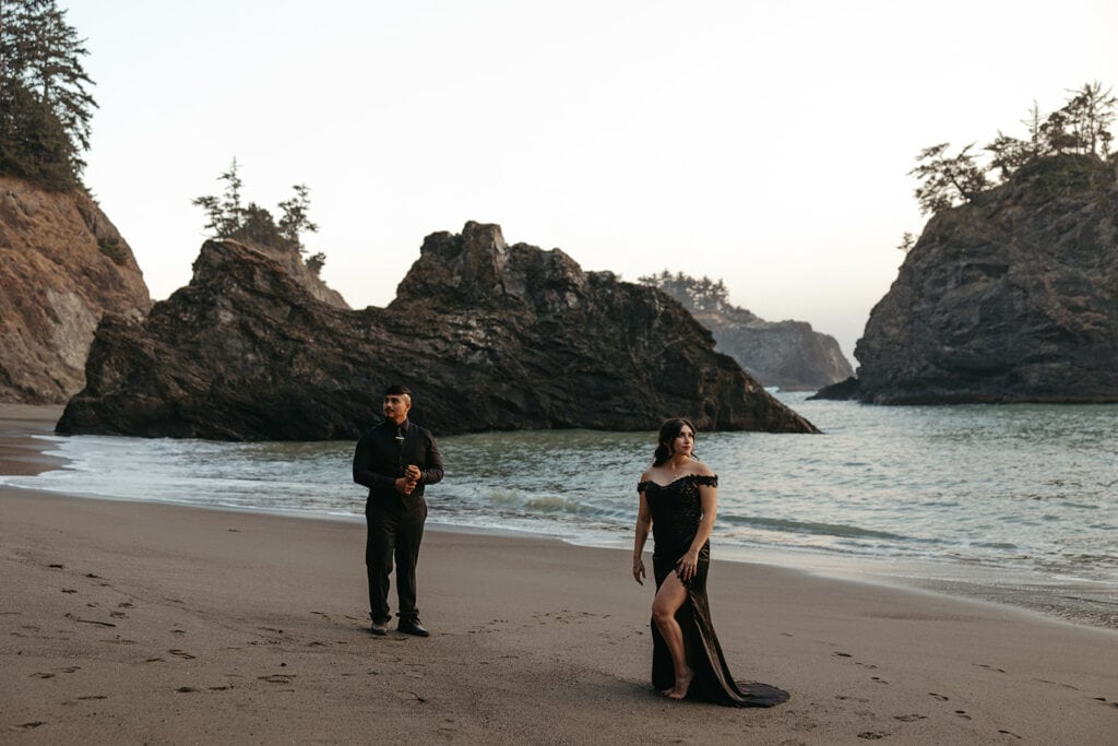 Wedding couple on Secret Beach in Oregon
